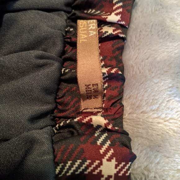 SHORT SCHOOLGIRL FLOWY SKIRT - Picture 2 of 3